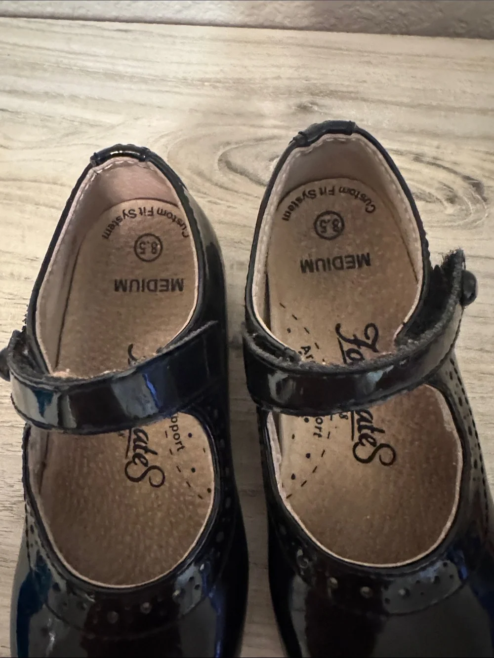 FootMates Black Patent Mary Jane Dress Shoes for Girls